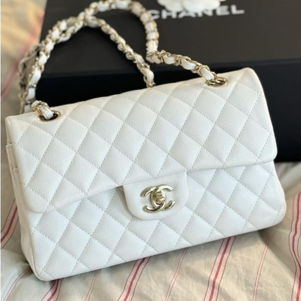 S O L D 💕 Chanel cavial small white